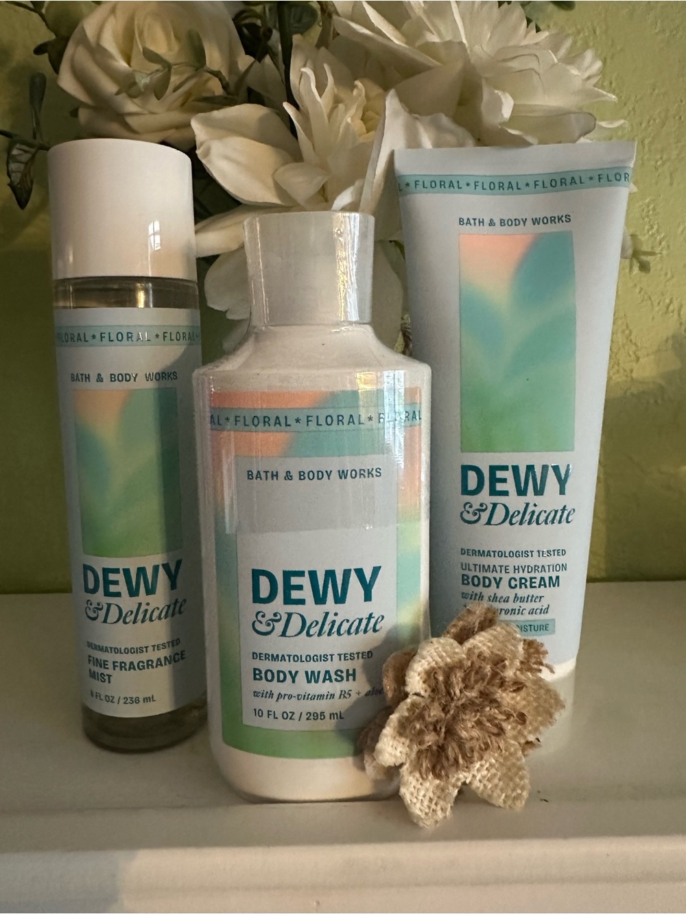Bath & Body Works Dewy & Delicate Body Wash Trio — White, Light Green
